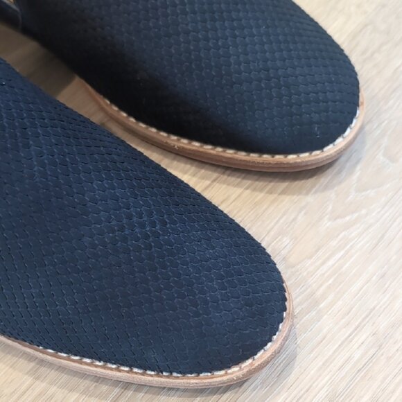 Bill Blass Dark Blue Textured Loafers - Picture 4 of 8